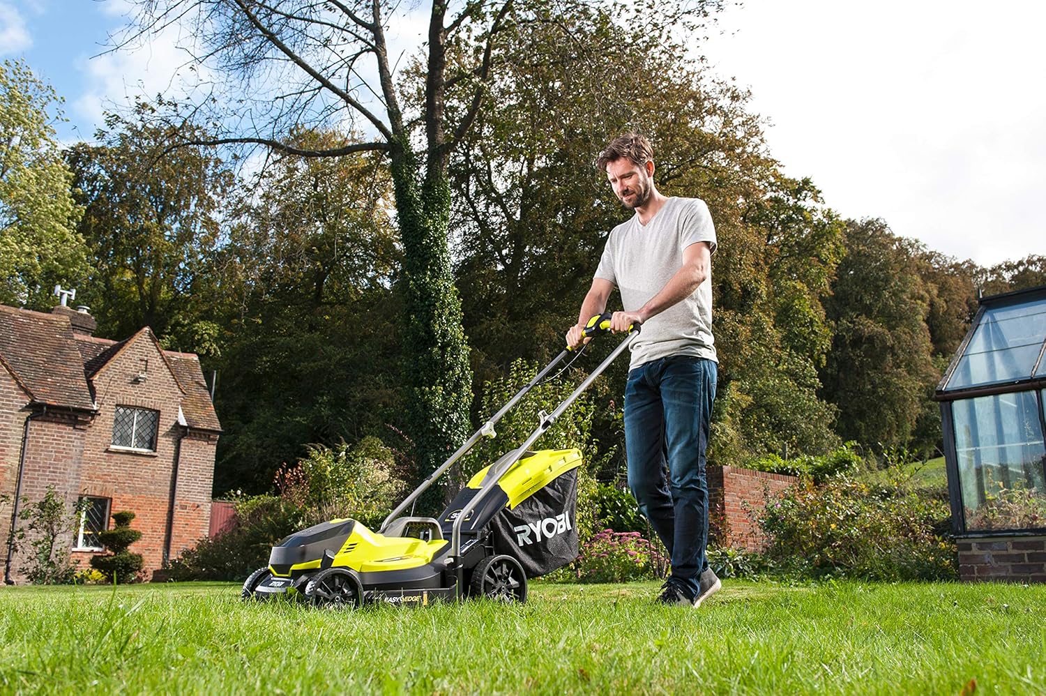 Step-by-step guide for Ryobi RLM18X33B40 worth buying,Ryobi 33cm mower pros cons,Ryobi RLM18X33B40 vs alternatives,should I buy Ryobi cordless mower,best Ryobi ONE+ lawn mower,Ryobi RLM18X33B40 honest opinion - complete tutorial