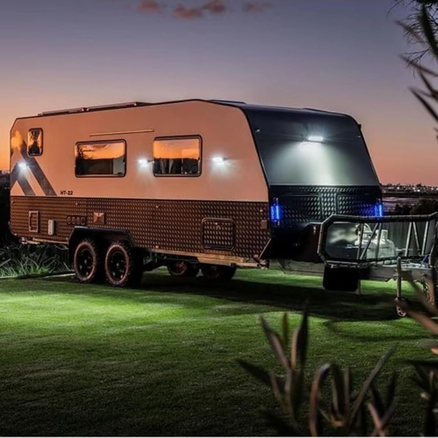 best lightweight travel trailer,lightweight travel trailer worth buying,should I buy a lightweight travel trailer,lightweight travel trailer pros cons,best travel trailer for easy towing,lightweight travel trailer vs motorhome - detailed features and technical specifications