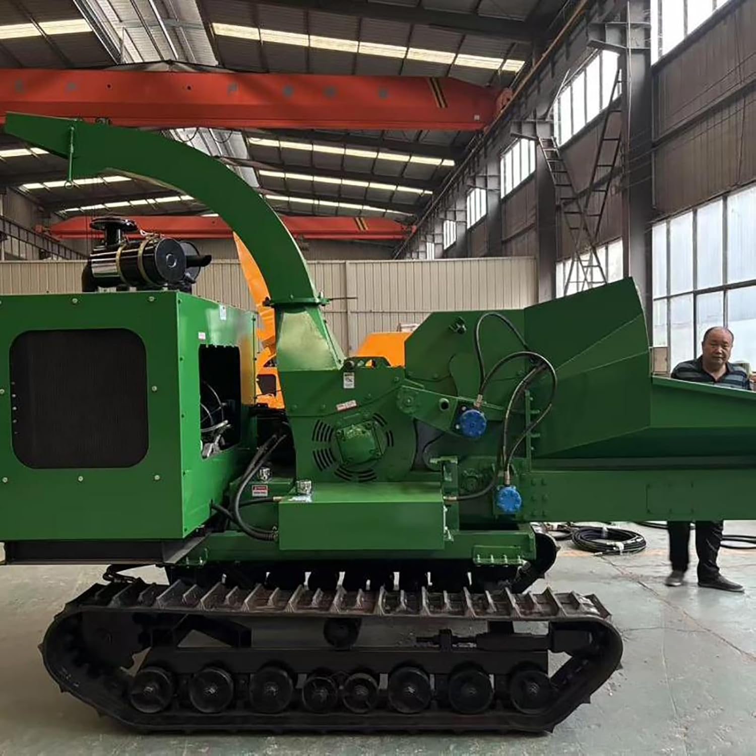 best tracked wood chipper shredder,tracked wood chipper worth buying,tracked chipper shredder pros cons,should I buy a tracked wood chipper,tracked vs towable wood chipper,professional wood chipper for rough terrain unboxing and complete package contents