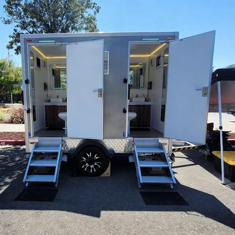 Image 1 of buy luxury restroom trailer