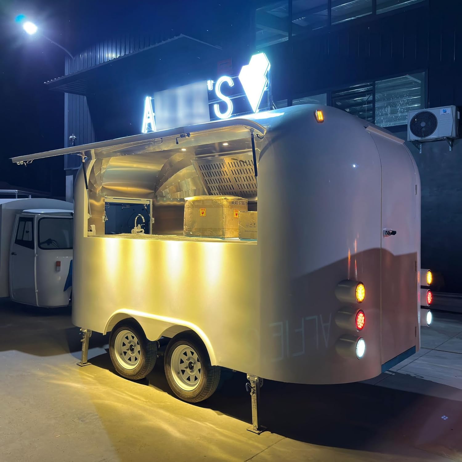 buy mirror food trailer,mirror food trailer worth buying,mirror food trailer pros cons,best mobile food trailer,mirror food trailer vs alternatives,should I buy a mirror food trailer - detailed features and technical specifications